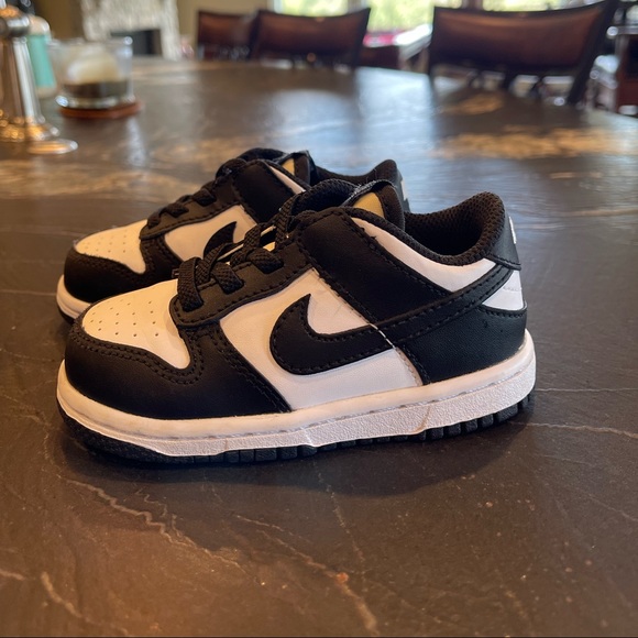 boys nike no tie shoes